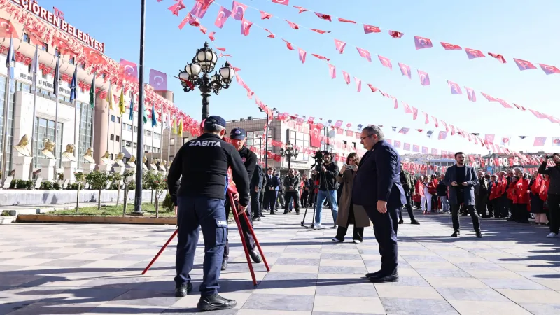 Cumhuriyet Bayramı kutlamaları Keçiören'de çelenk sunma ile başladı