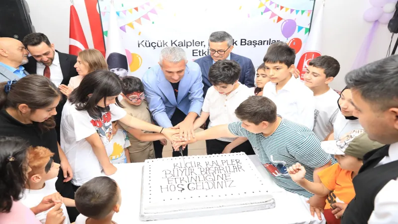 Ankara Keçiören'de engelli çocuklara karne hediyesi