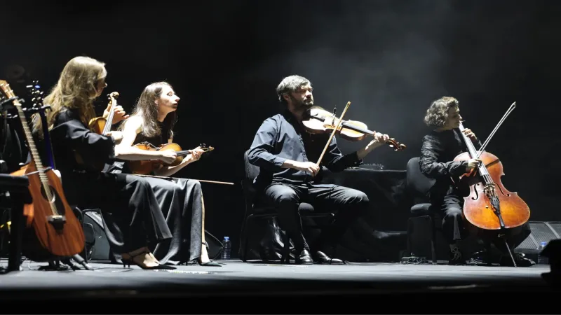 Dünyaca ünlü piyanist İzmir'de ayakta alkışlandı