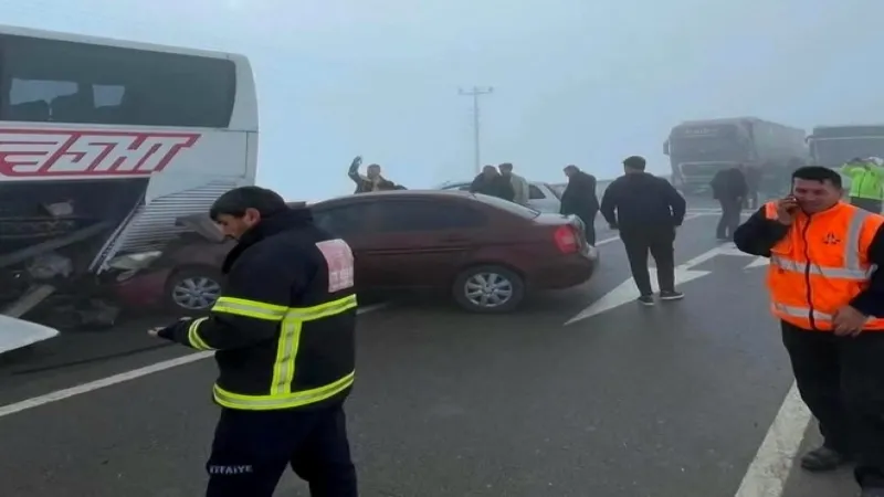 Sivas–Kayseri Karayolu’nda yoğun sis zincirleme kazaya yol açtı