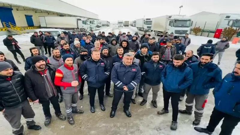 Migros'tan sonra BİM depo çalışanları da direnişe geçti