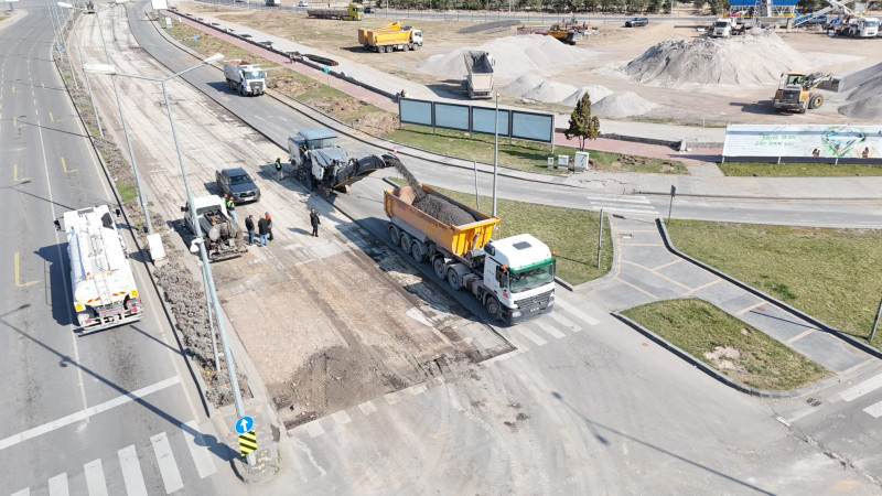 BÜYÜKŞEHİR’DEN KARTAL KAVŞAĞI’NIN DÖRT BİR KÖŞESİNDE HUMMALI ÇALIŞMA