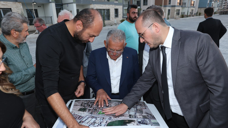 BAŞKAN BÜYÜKKILIÇ’TAN ÖDÜLLÜ KENTSEL DÖNÜŞÜM PROJESİ ORUÇREİS’E YAKIN TAKİP